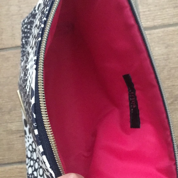 NWT Trina Turk cosmetic bag - Picture 3 of 3
